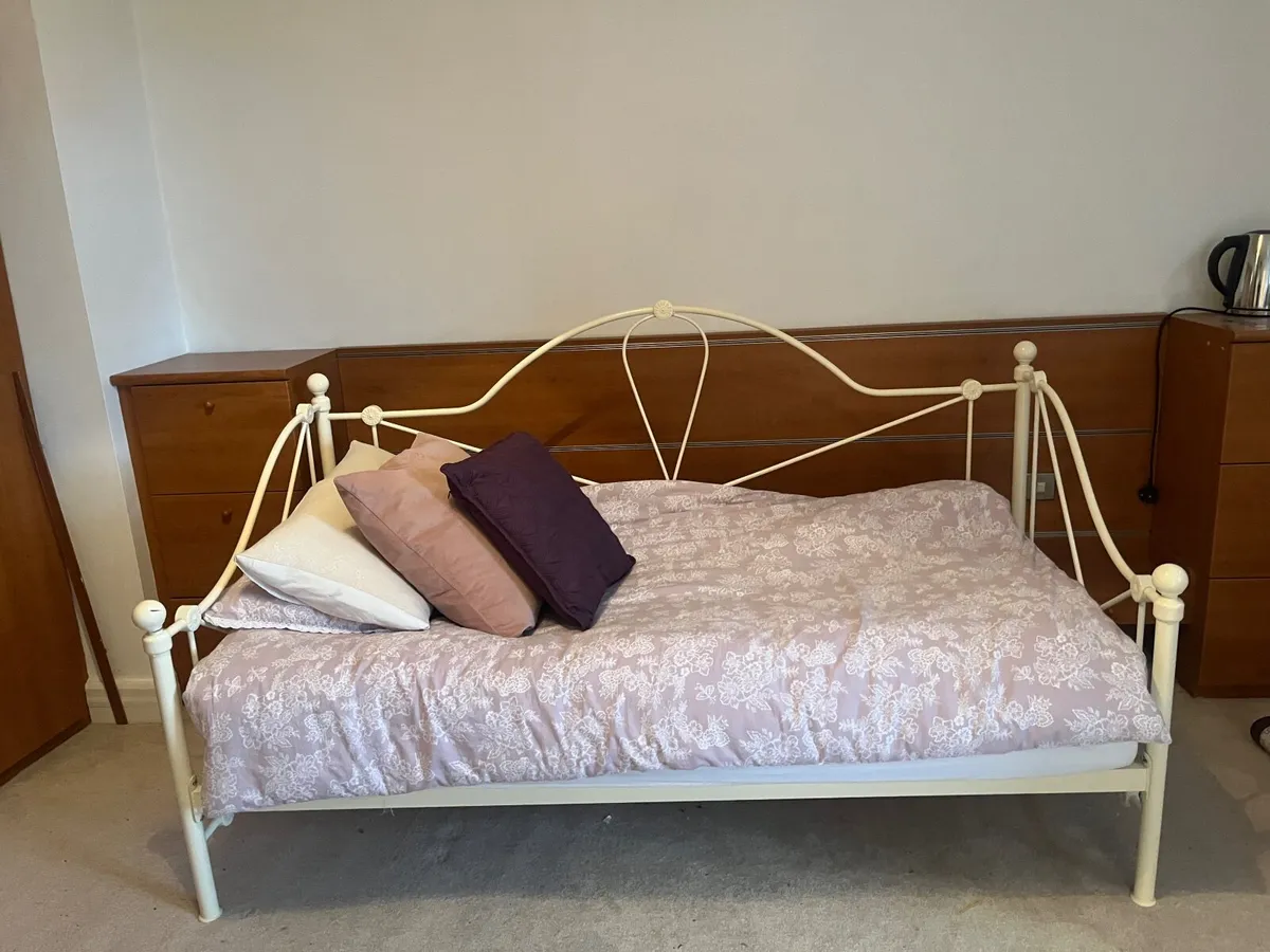 Bed - Image 1