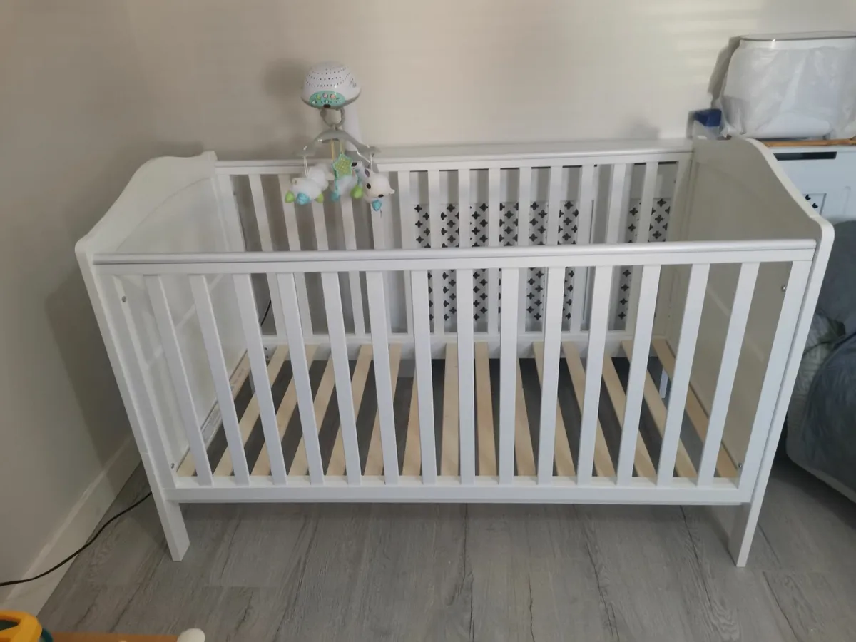 Baby crib - Image 1