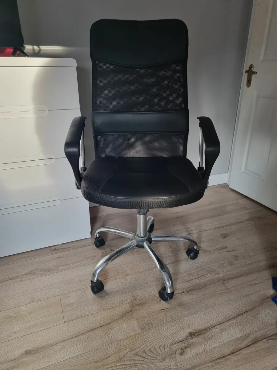 Office chair - Image 1
