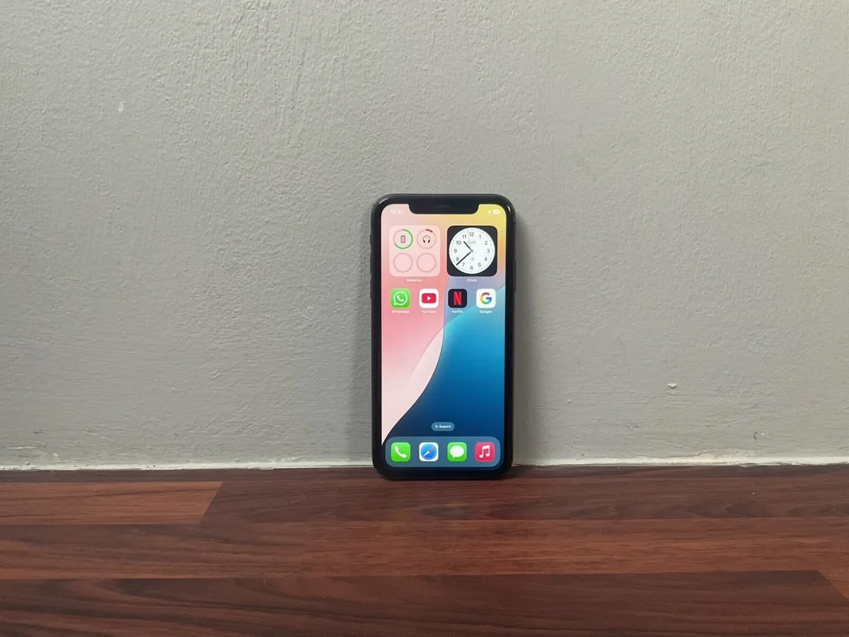iPhone 11 - Image 1