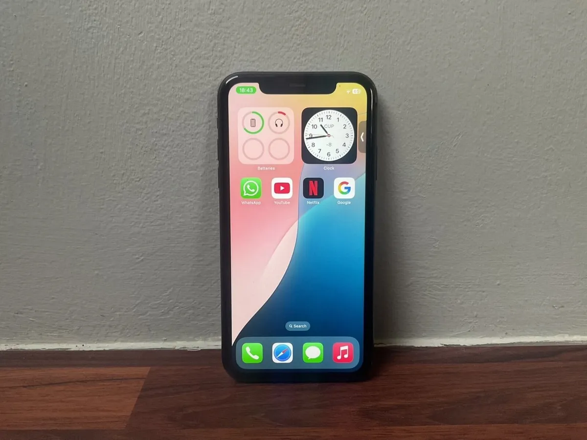 iPhone 11 - Image 2
