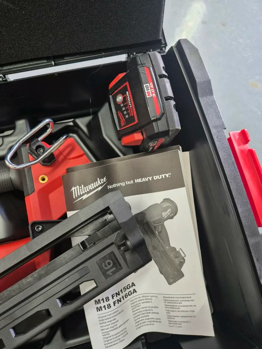 Milwaukee M18FN16GA Fuel 16 Gauge 2nd Fix Nail Gun - Image 3