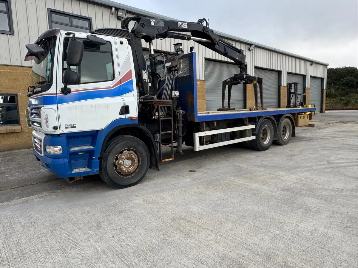 DAF CF85 6x2 Hiab - Image 1