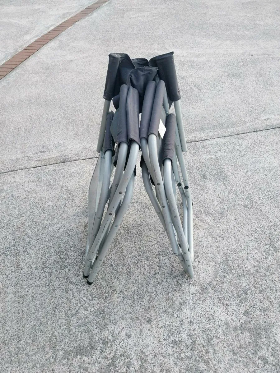 Camping chairs and folding table - Image 2