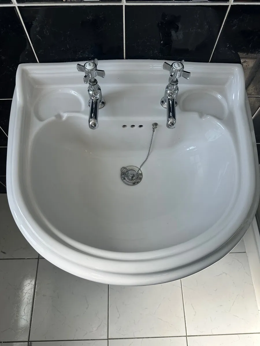 Bathroom sink - Image 2