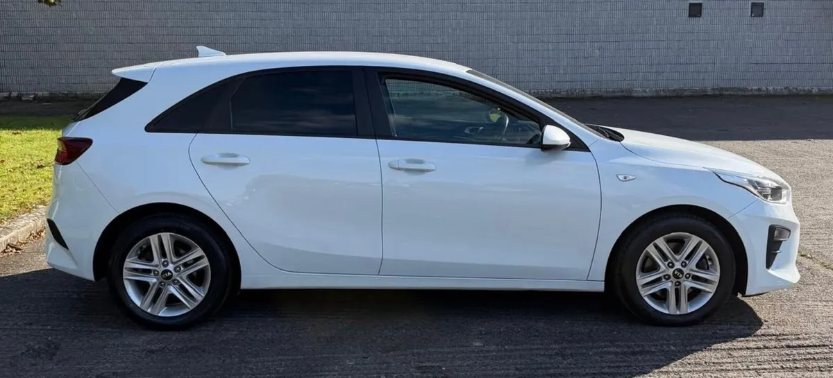 2021 Kia Ceed Commercial - Image 3
