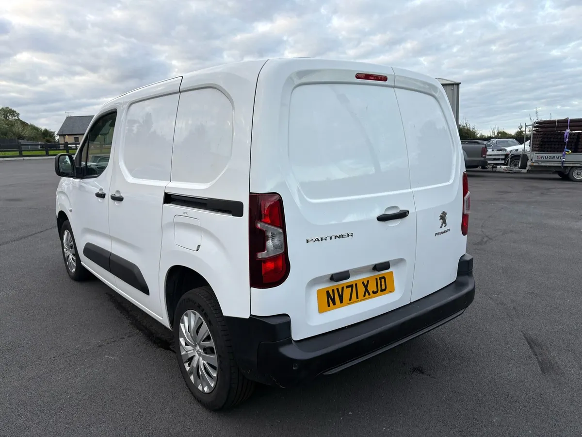 2022 Peugeot partner hdi - Image 3
