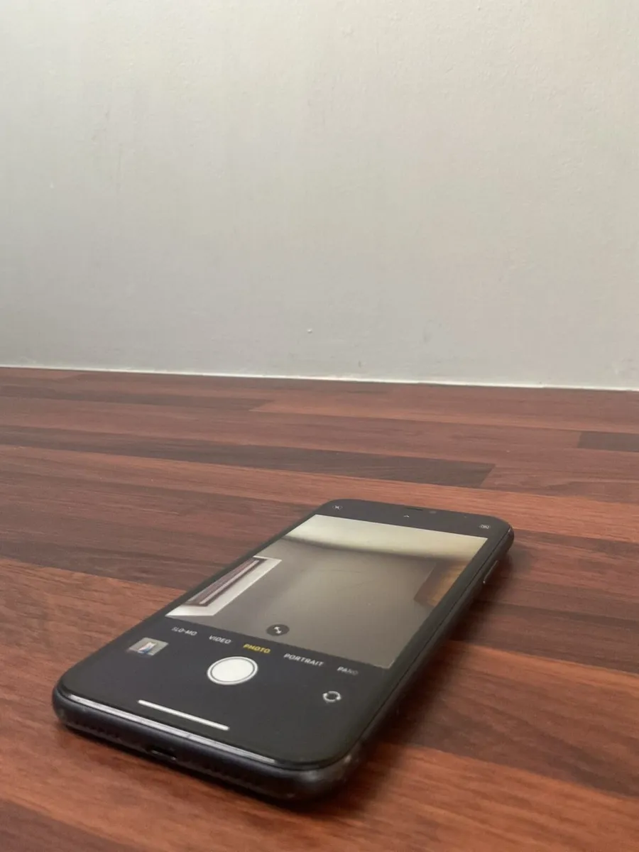 iPhone 11 - Image 4