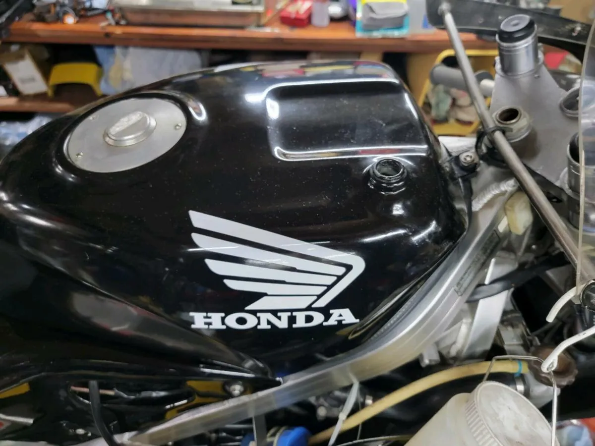 Vfr 750 track bike. - Image 3