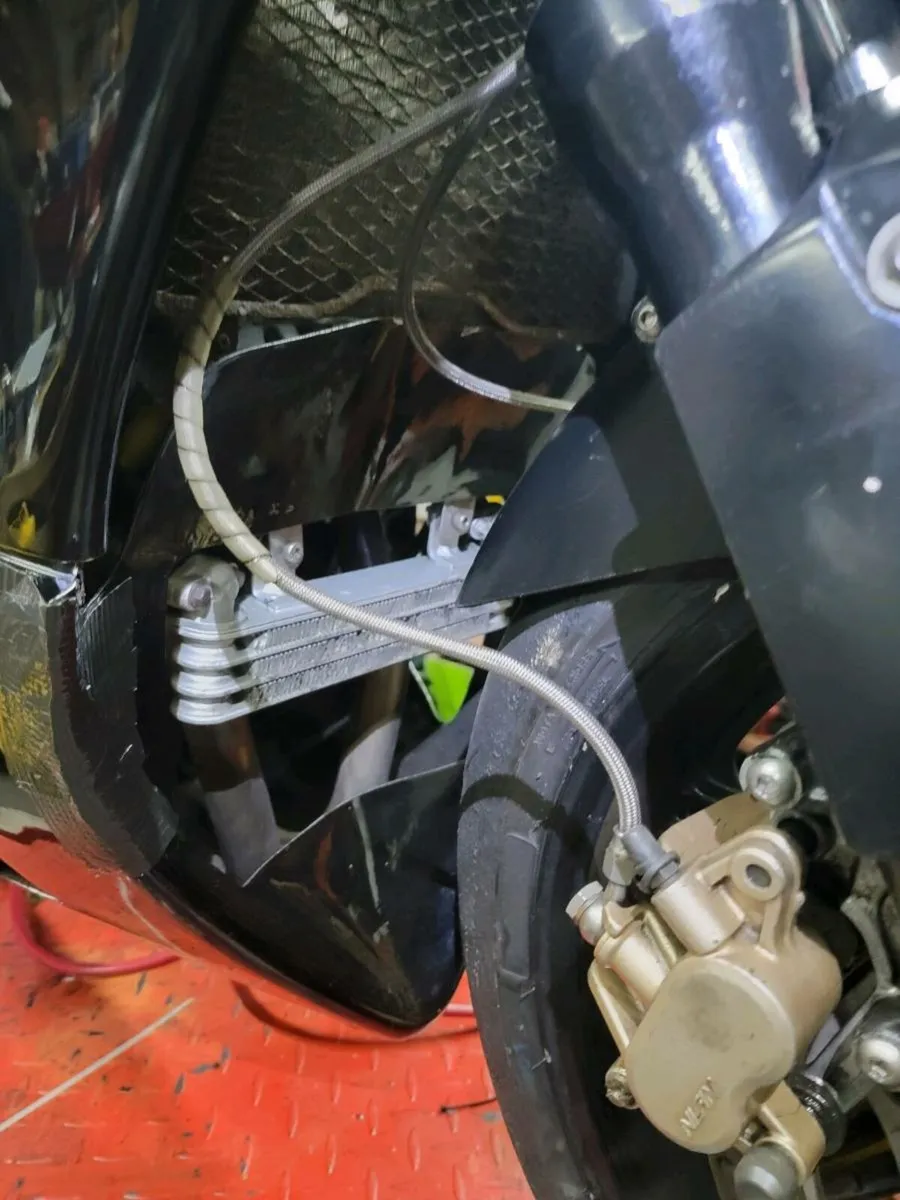 Vfr 750 track bike. - Image 4