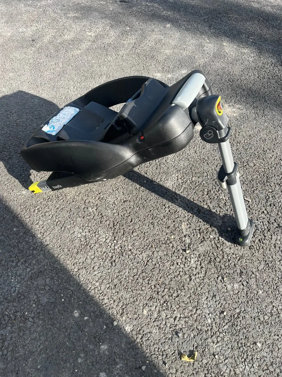 Maxi cosy car seat base - Image 2