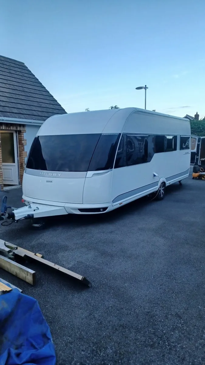 Caravan - Image 1
