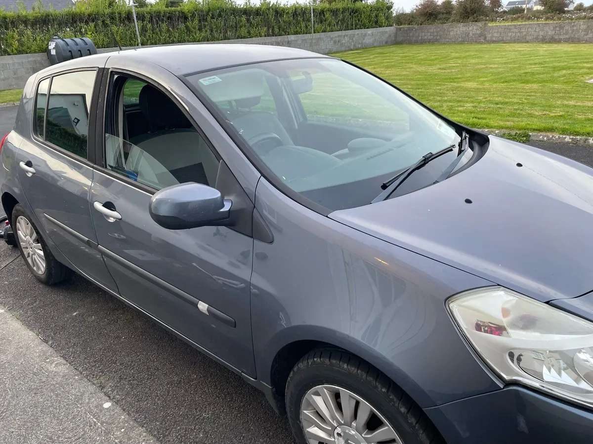 Renault Clio 2011 - Image 1