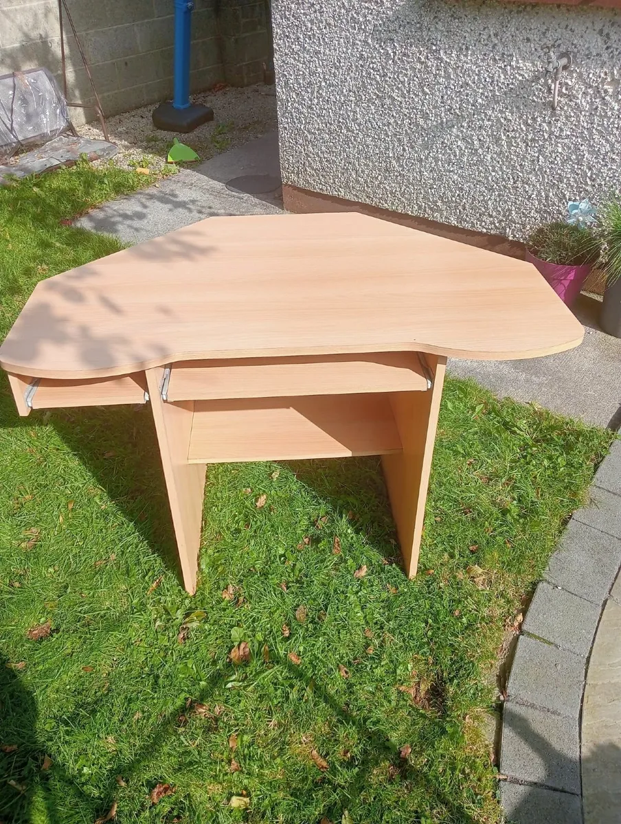 Computer desk - Image 2
