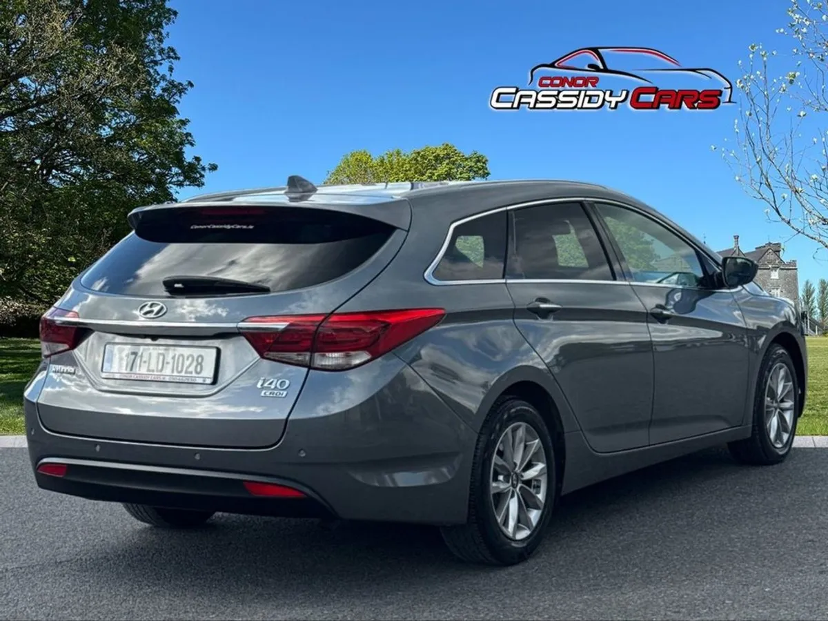 Hyundai i40 1.7 Crdi SE NAV BUS B/dr 5DR - Image 2
