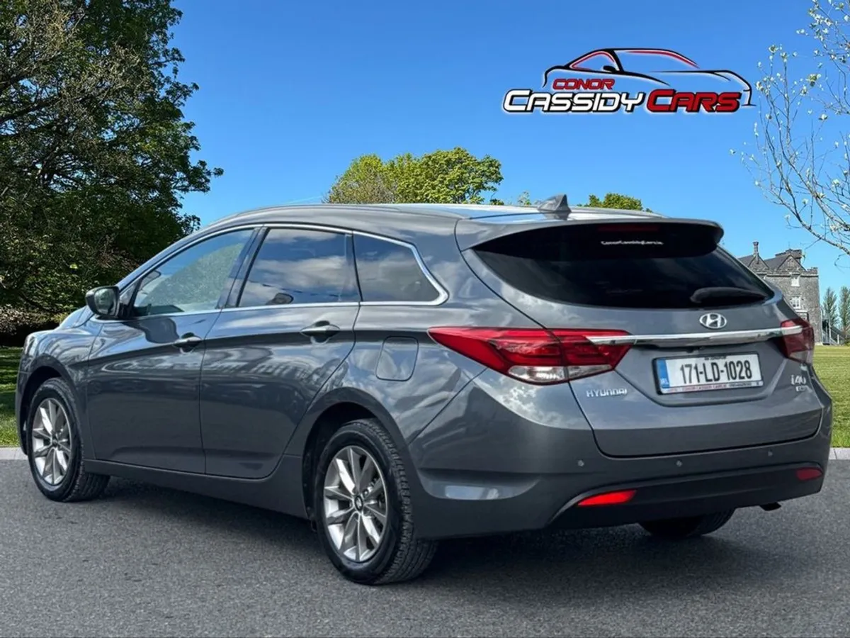 Hyundai i40 1.7 Crdi SE NAV BUS B/dr 5DR - Image 3