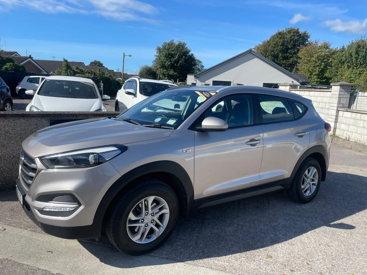 Hyundai Tucson petrol - Image 2
