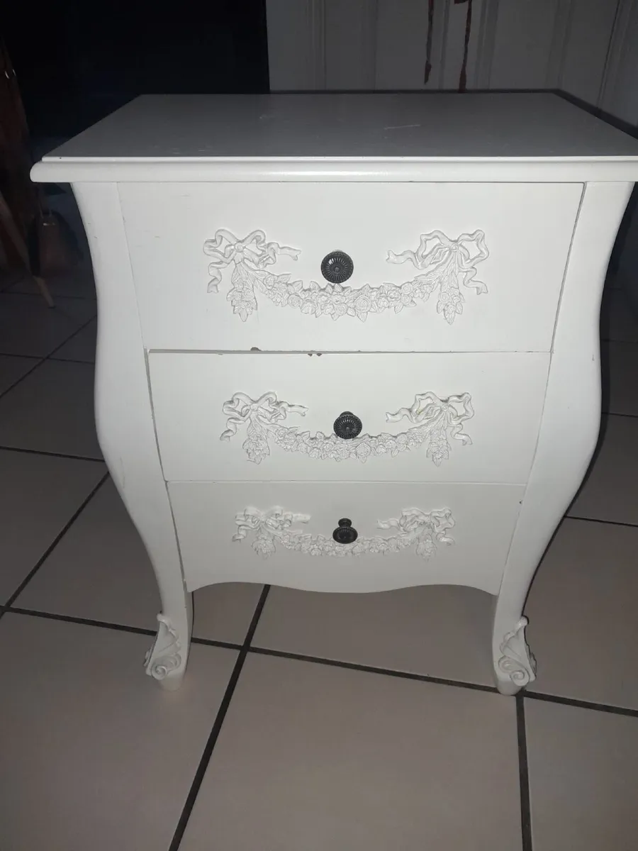 Furniture for free, 2 of each available. - Image 1