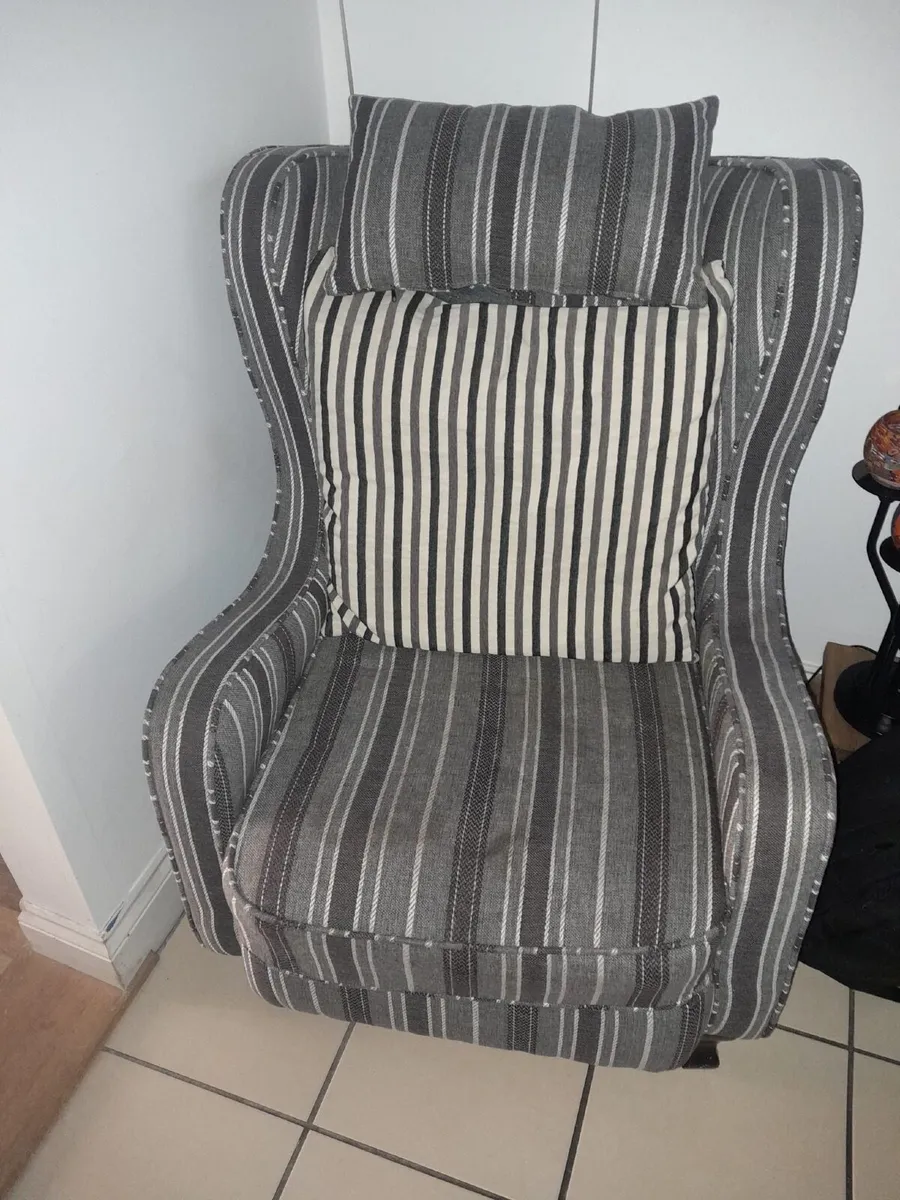 Furniture for free, 2 of each available. - Image 2