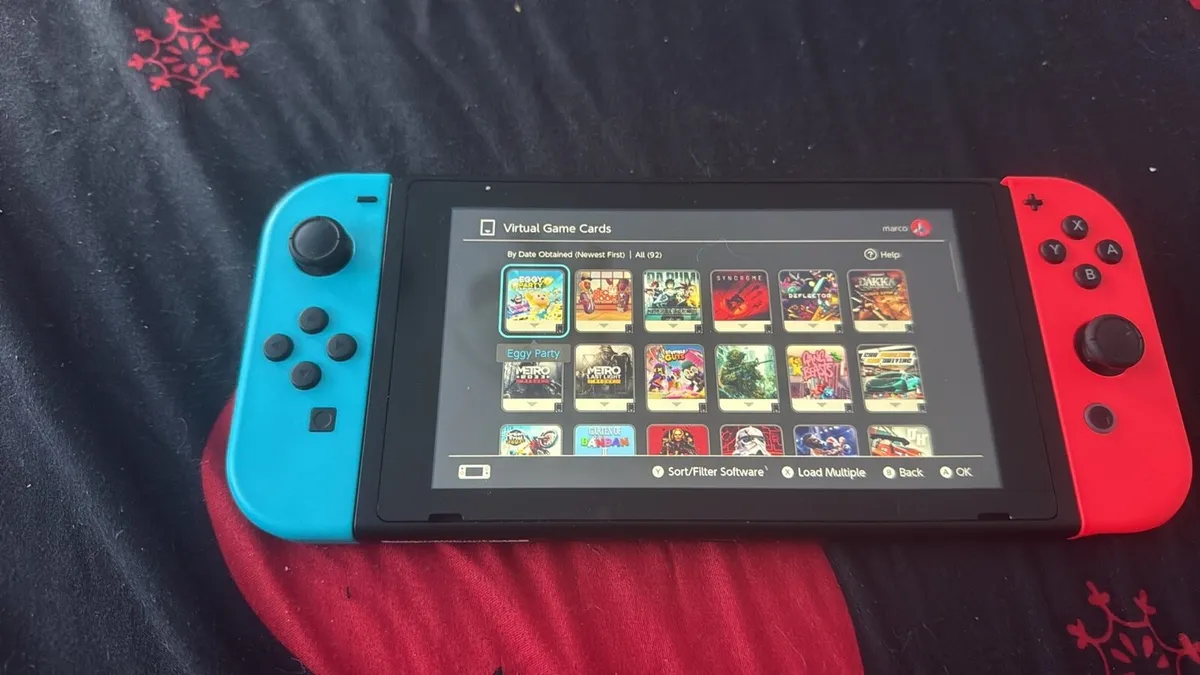 Nintendo Switch 32GB and games - Image 3