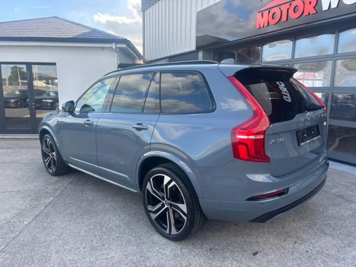 Volvo XC90 Recharge T8 Plus Dark AWD - Image 2