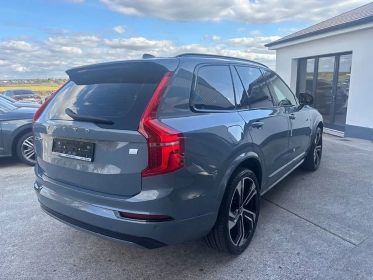 Volvo XC90 Recharge T8 Plus Dark AWD - Image 4