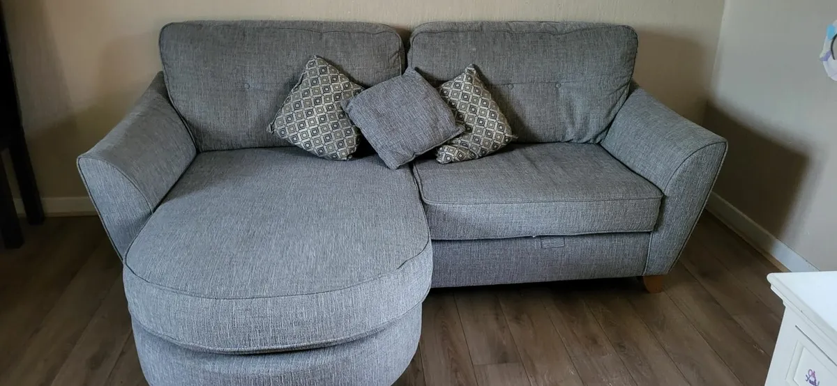 Corner couch - Image 1