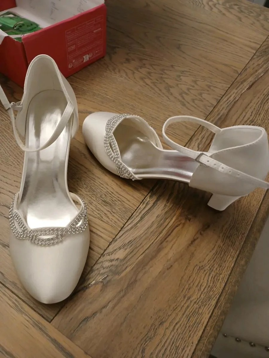 Ivory satin bridal shoes - Image 3