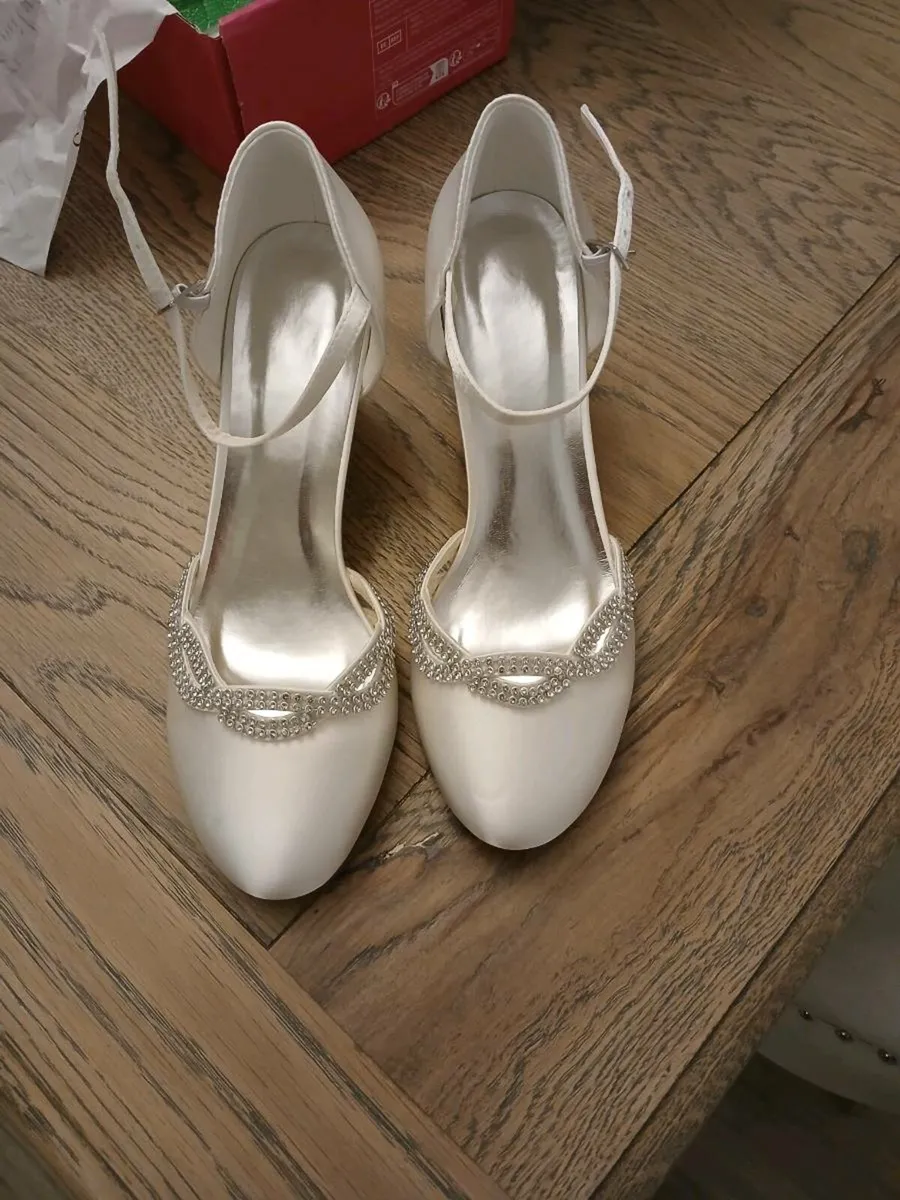 Ivory satin bridal shoes - Image 1