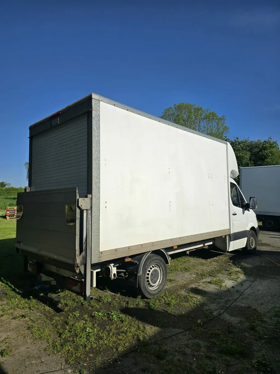 Mercedes sprinter Luton with tail lift - Image 4