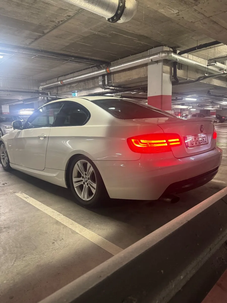 BMW 3-Series 2010 - Image 3