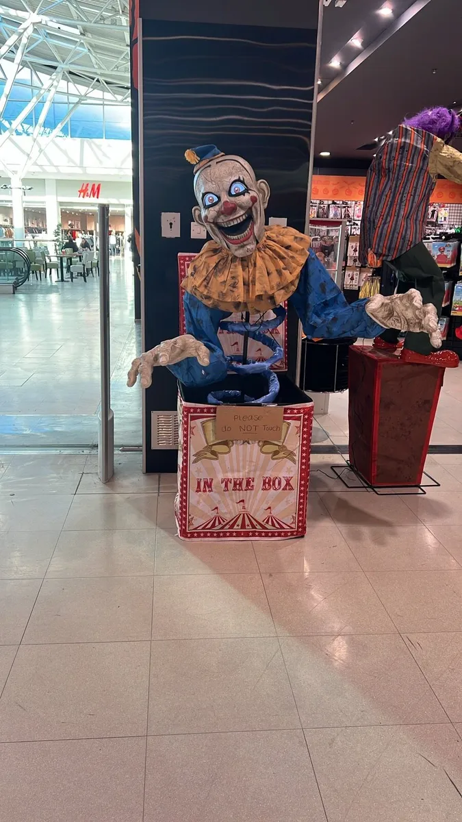 Halloween decorations - Image 1