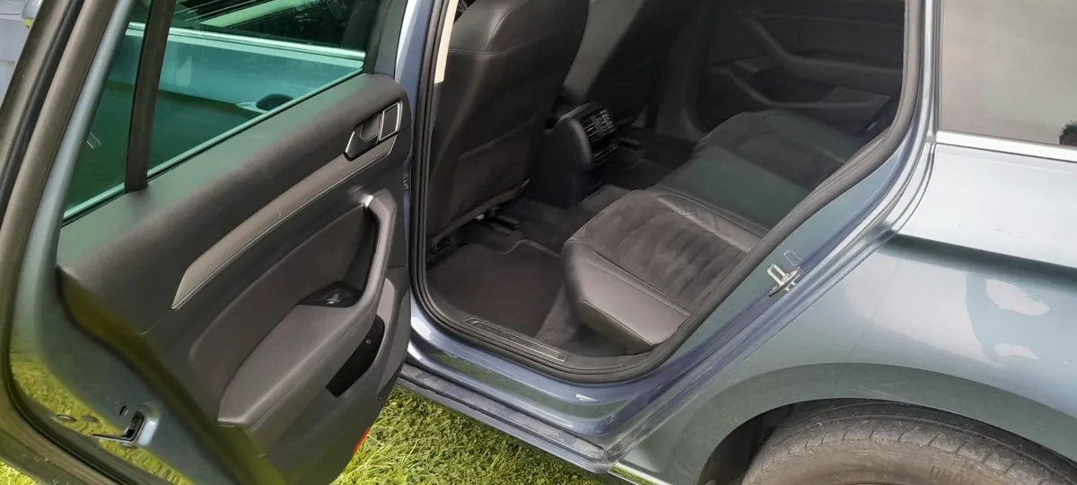 Volkswagen Passat 2015 - Image 3