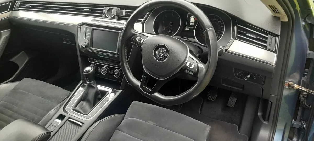 Volkswagen Passat 2015 - Image 4