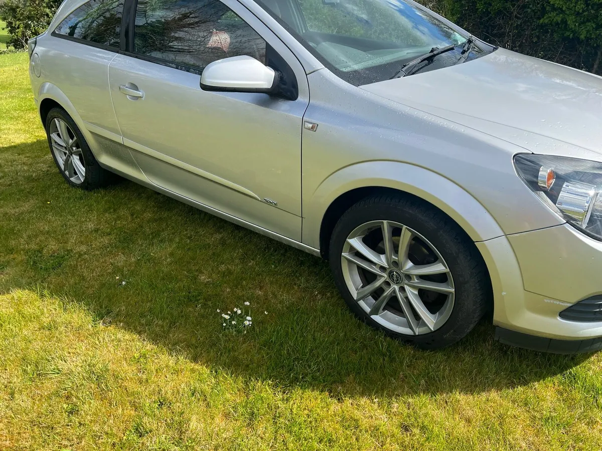 Opel Astra 2009 - Read Discription - Image 1