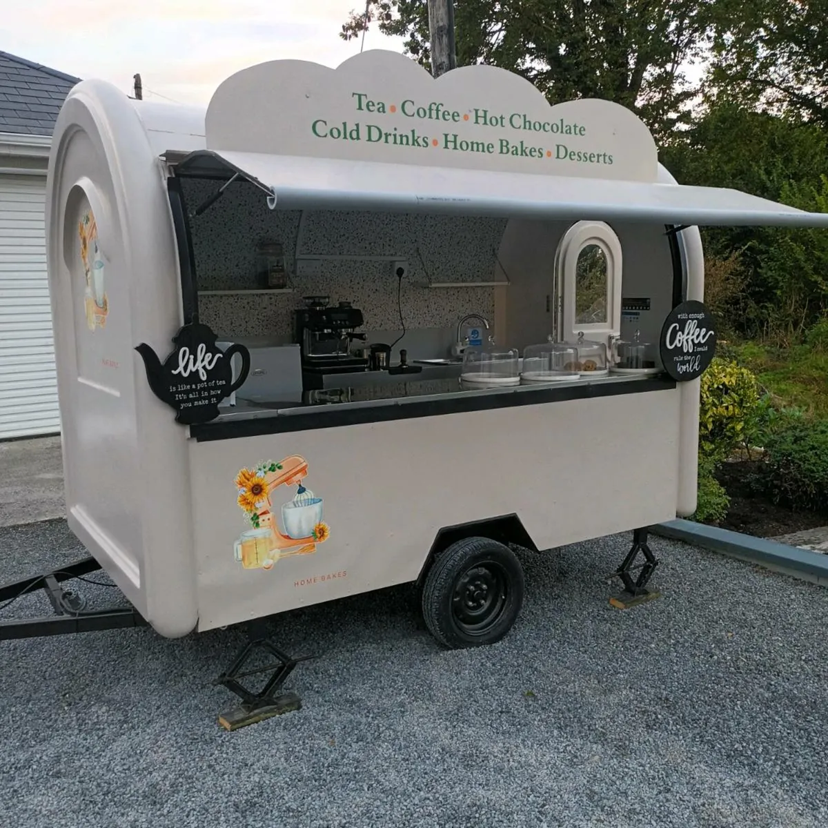 Catering trailer - Image 1