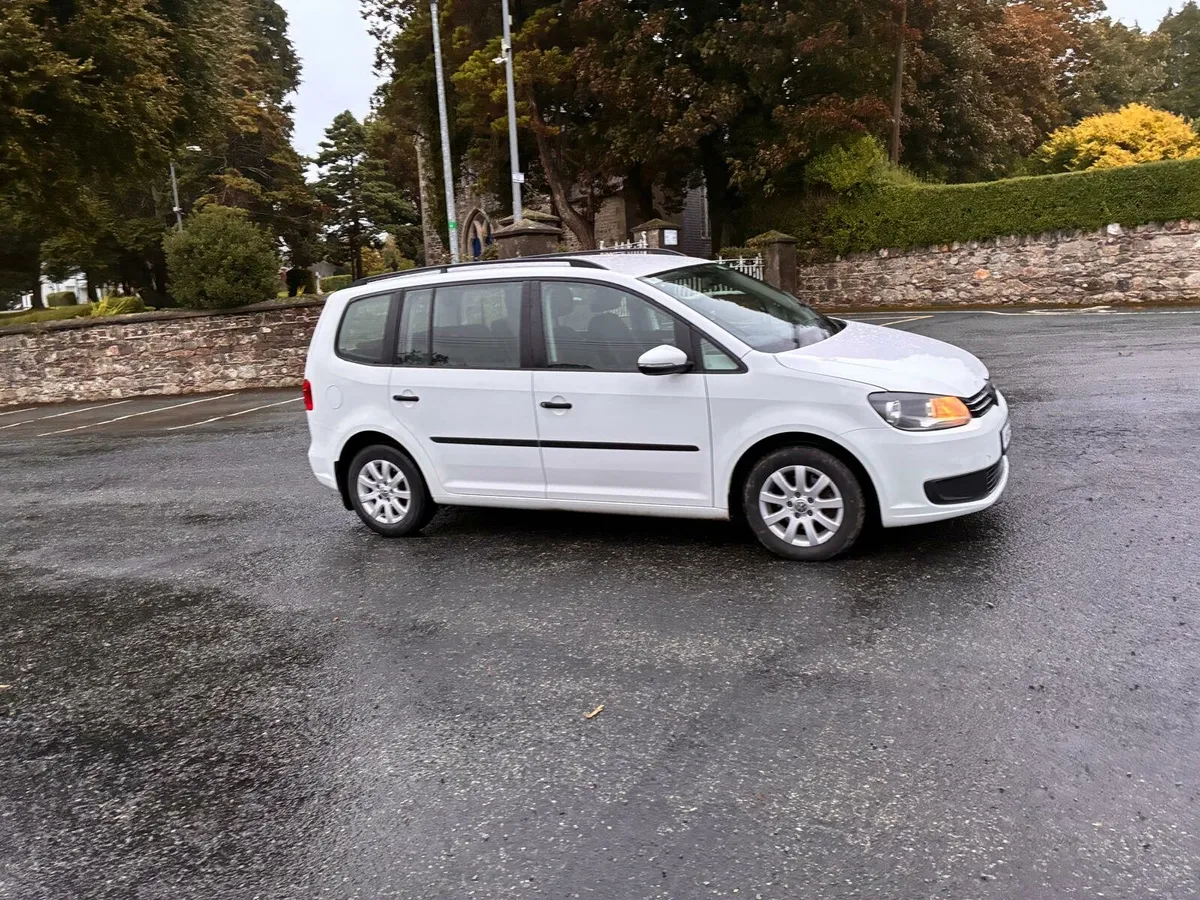 141 Volkswagen Touran 1.6 TDI 105 6 Speed - Image 2