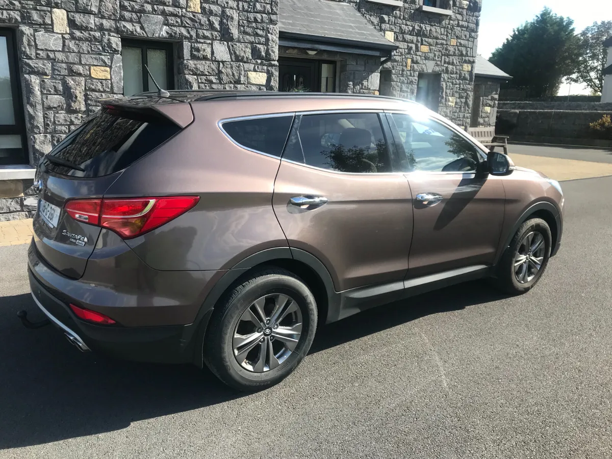 Hyundai Santa Fe 4X4 2.2 DSL 7 SEAT 2015 - Image 4