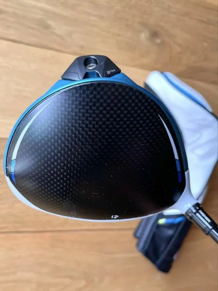 TaylorMade SIM2 Max Driver – HZRDUS Smoke RDX Shaf - Image 1