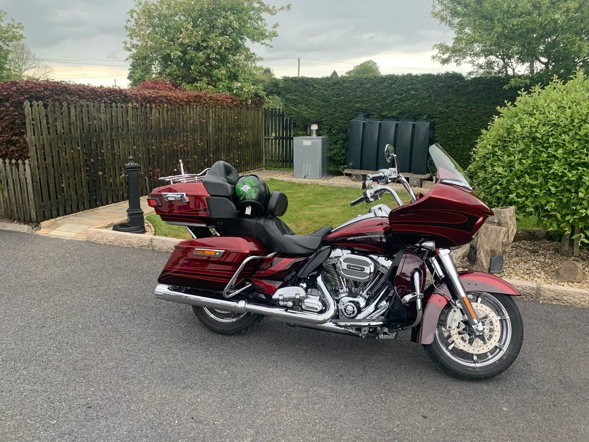 2017 Road Glide Ultra - Image 1