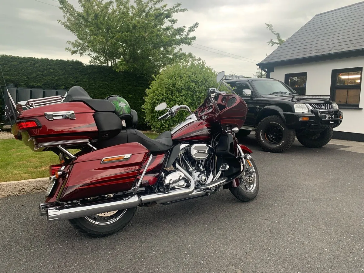 2017 Road Glide Ultra - Image 2