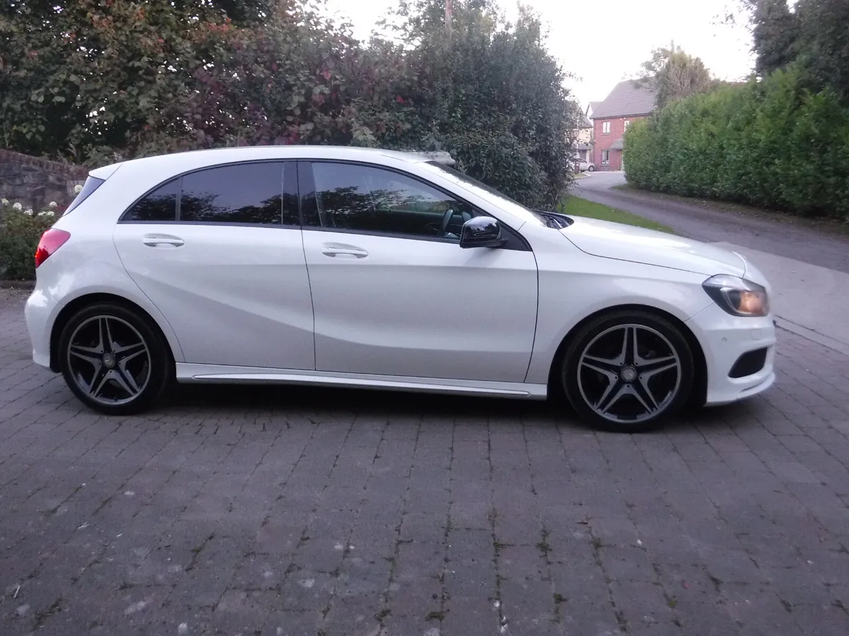 MERCEDES A180 1.6 AUTO AMG NIGHT EDITION - Image 2