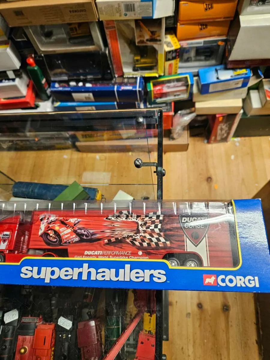 Corgi ERF Tractor Unit Ducati Race Transporter - Image 2