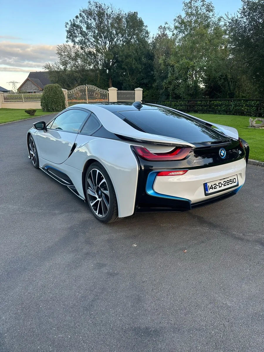 BMW i8 - Image 3