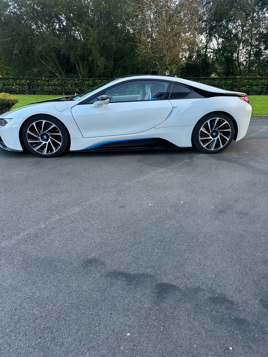 BMW i8 - Image 4