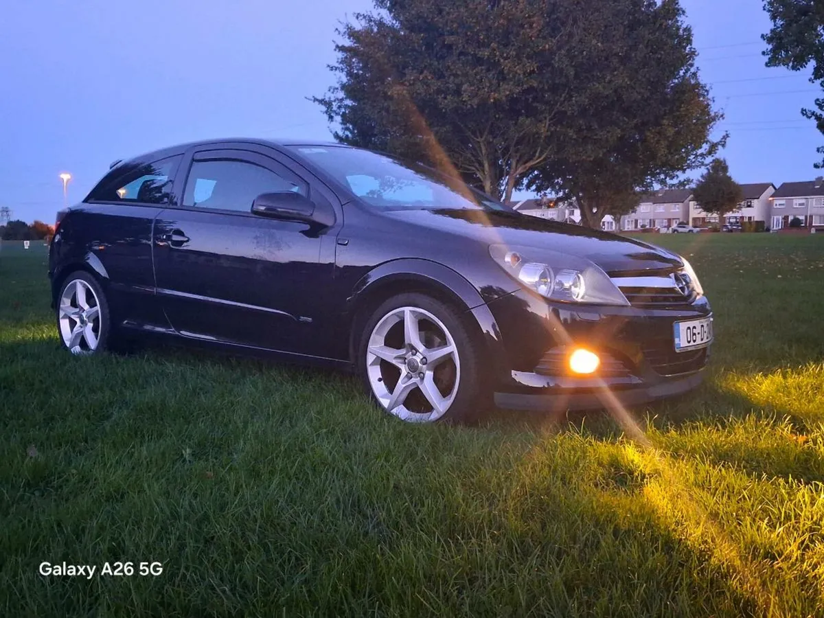 IMMACULATE 2006 OPEL ASTRA GTCSRI AUTOMATIC €2,650 - Image 1