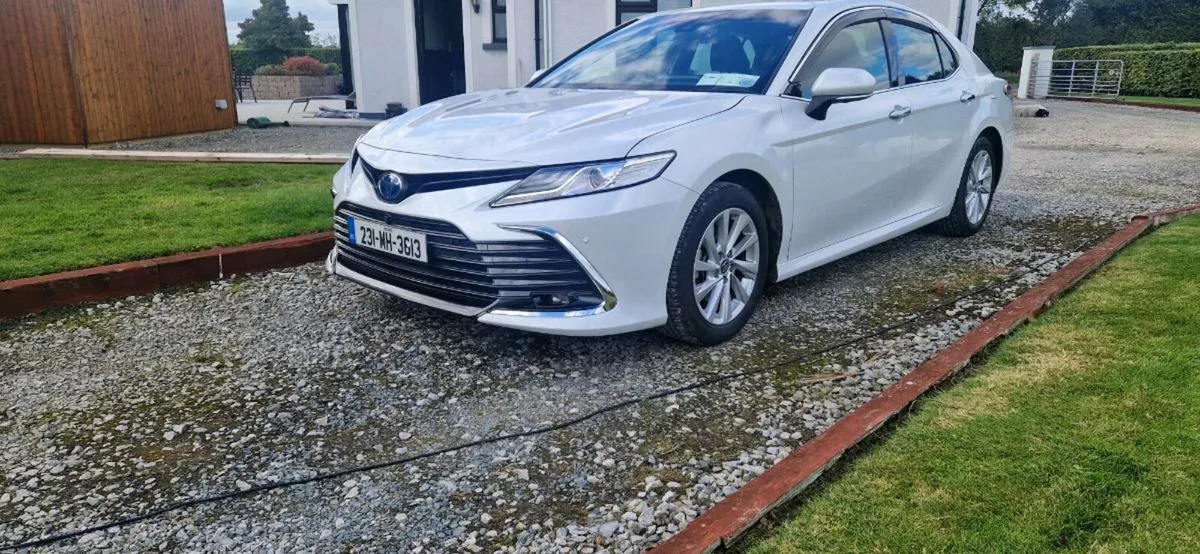 Toyota Camry 2.5 Petrol/Hybrid - Image 1
