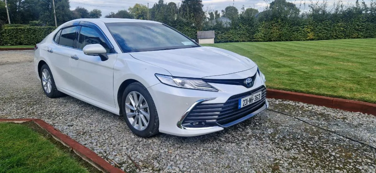 Toyota Camry 2.5 Petrol/Hybrid - Image 2