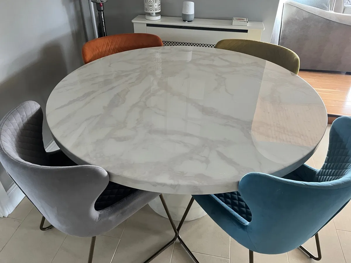 Kitchen table and 4 chairs - Image 2