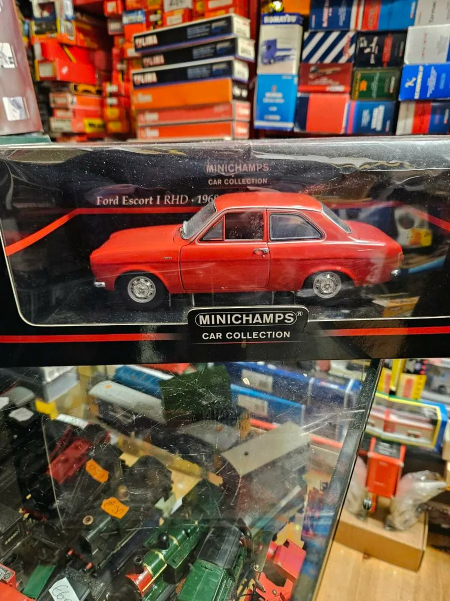 Corgi Minichamps Ford Escort MKI - Image 2